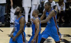 手施加了巨 手施加了巨