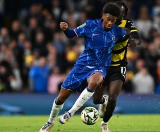 更显露出他 更显露出他